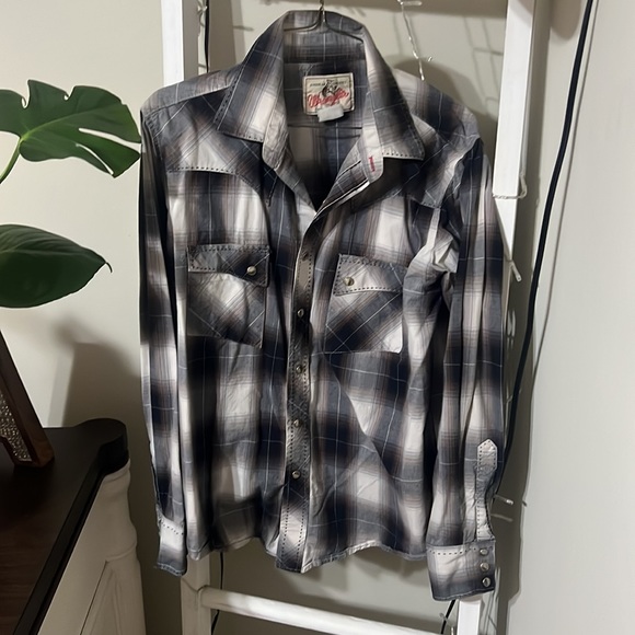 Men wrangler pearl button. Button down. - Picture 3 of 5